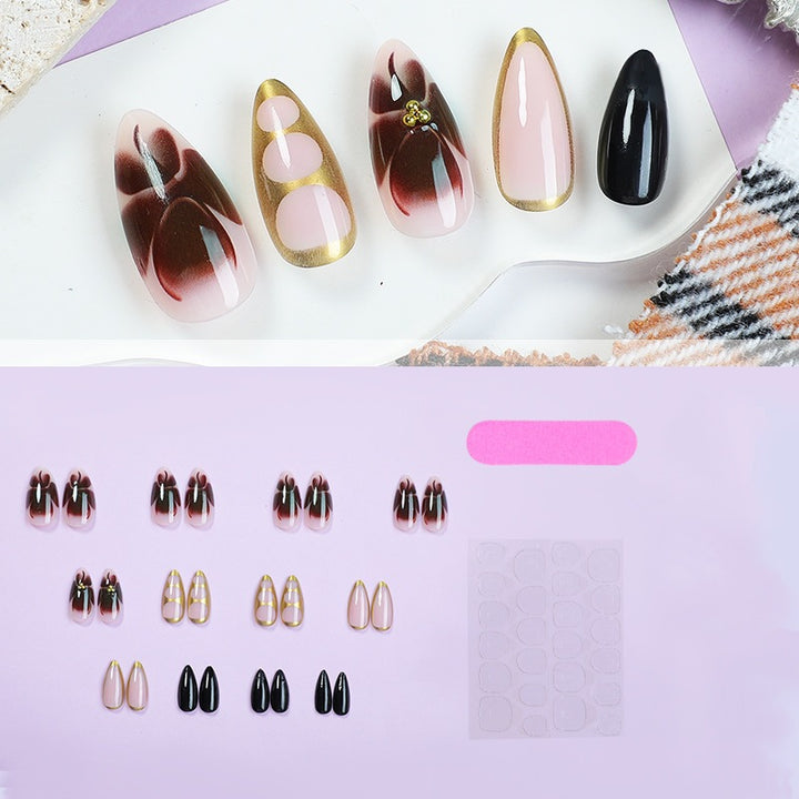 Kunstnagel-Set mit eleganten Mustern und Glitzerakzenten Karnz