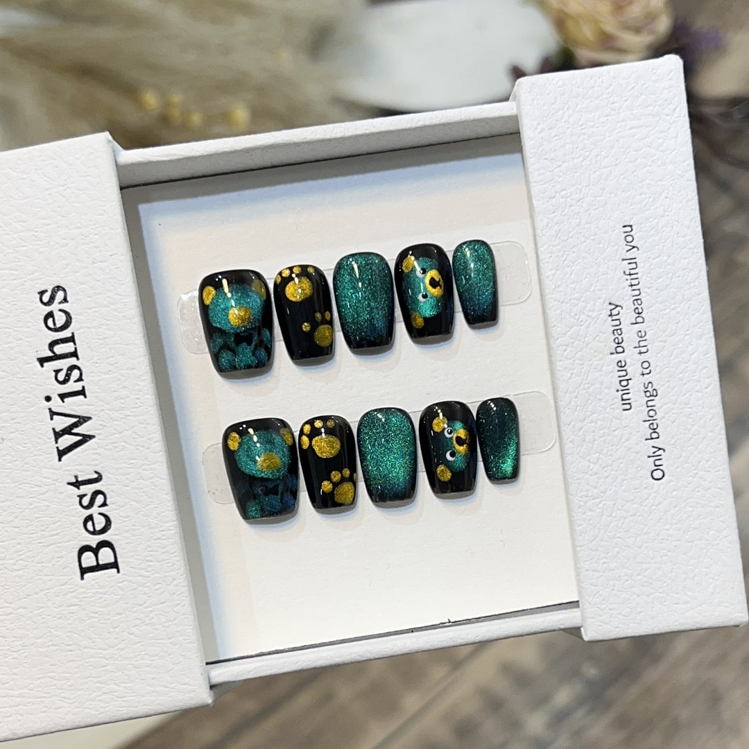 Künstlerisches Press-On-Nagelset mit verspielten Blumen- und Glitzerakzenten Karnz