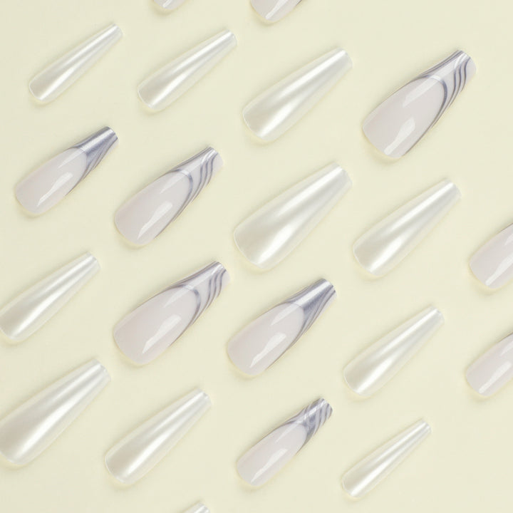 Künstliche Nagelverlängerungen mit marmoriertem Design Karnz