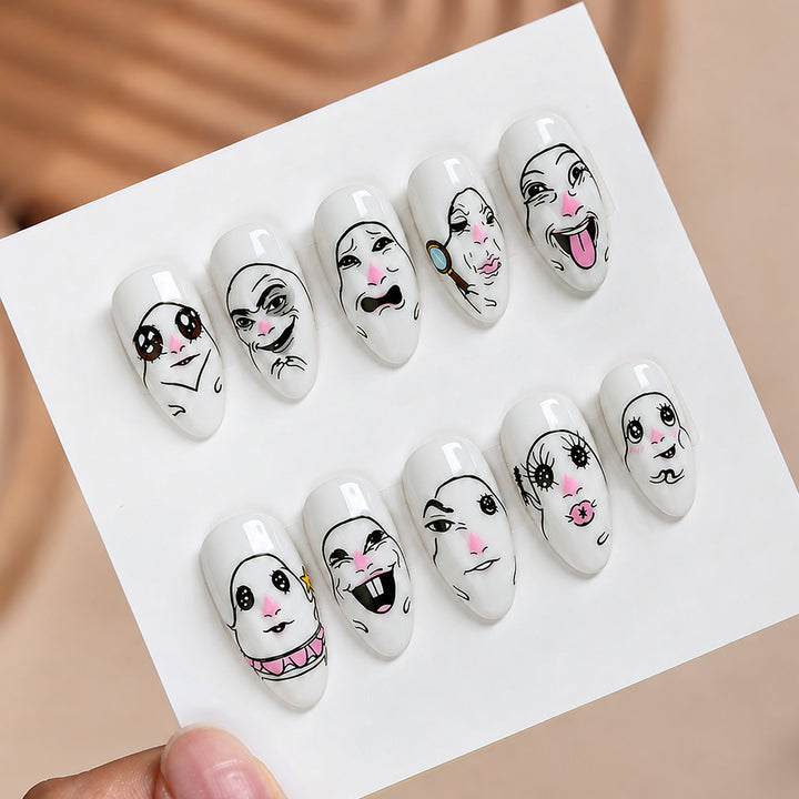 Kreatives Kunstnagelset mit Gesichtsmotiven Karnz