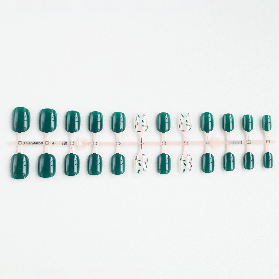 Künstlerisches Florales Nagelkunstdesign