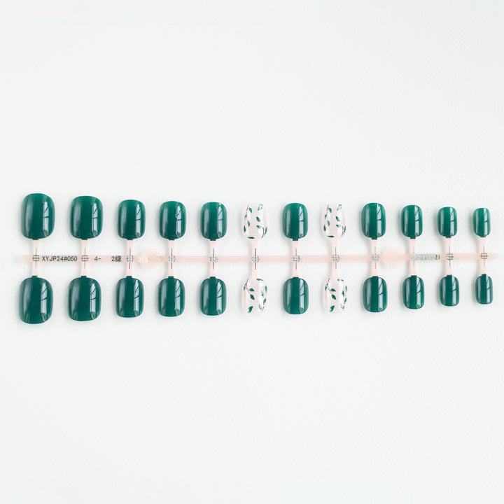 Künstlerisches Florales Nagelkunstdesign