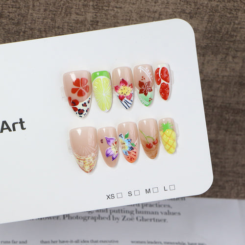 Künstlerische Nagelkunst Karnz