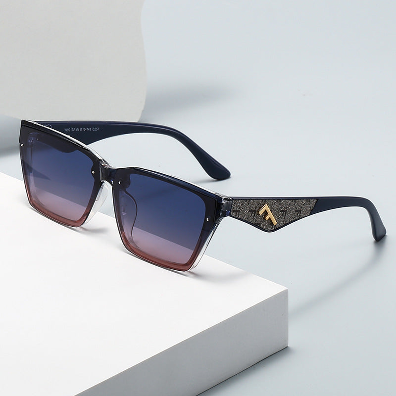 Damen quadratische Sonnenbrille mit edelmattiertem Rahmen und modischen Akzenten Karnz