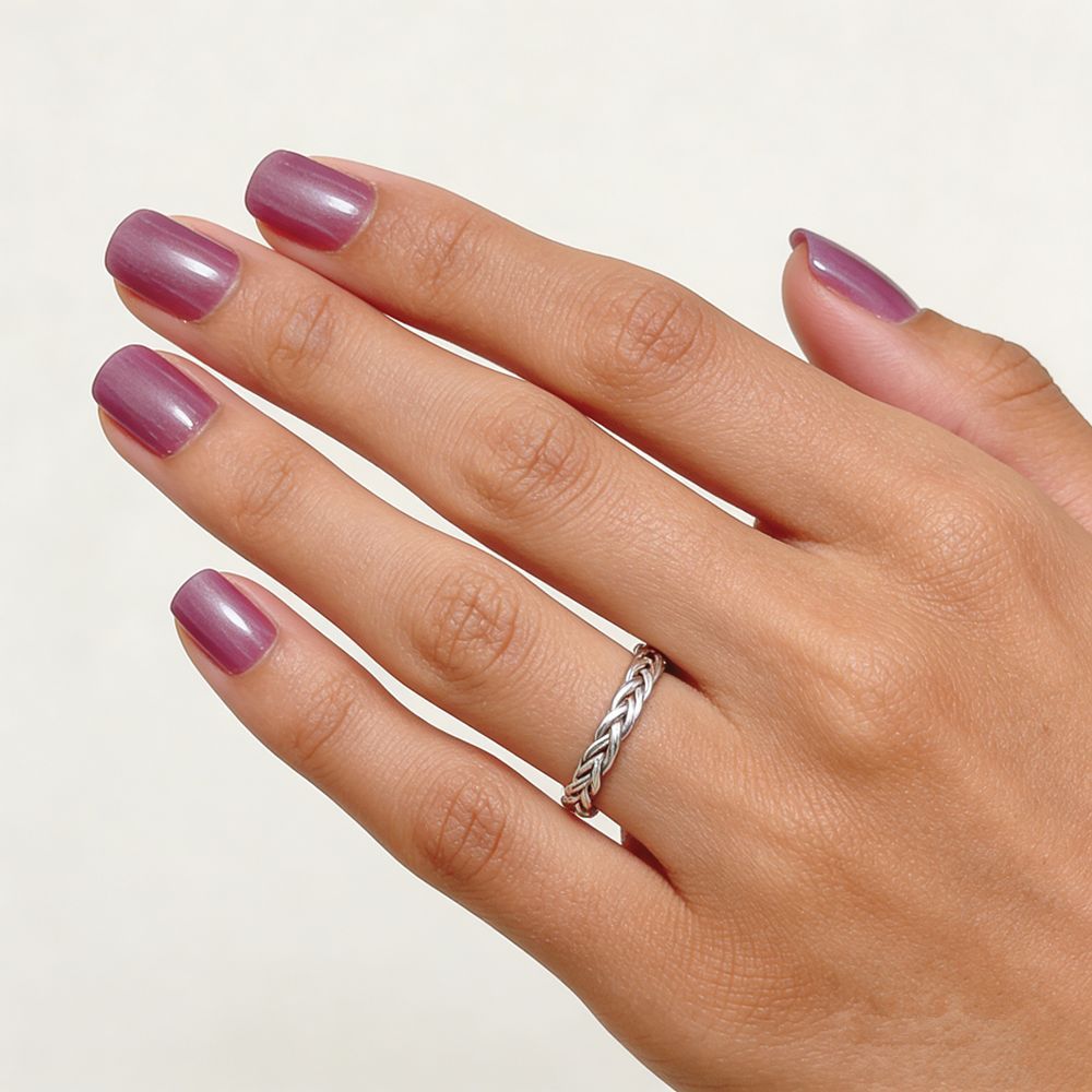 Glänzende Press-On-Nageltips mit elegantem Finish