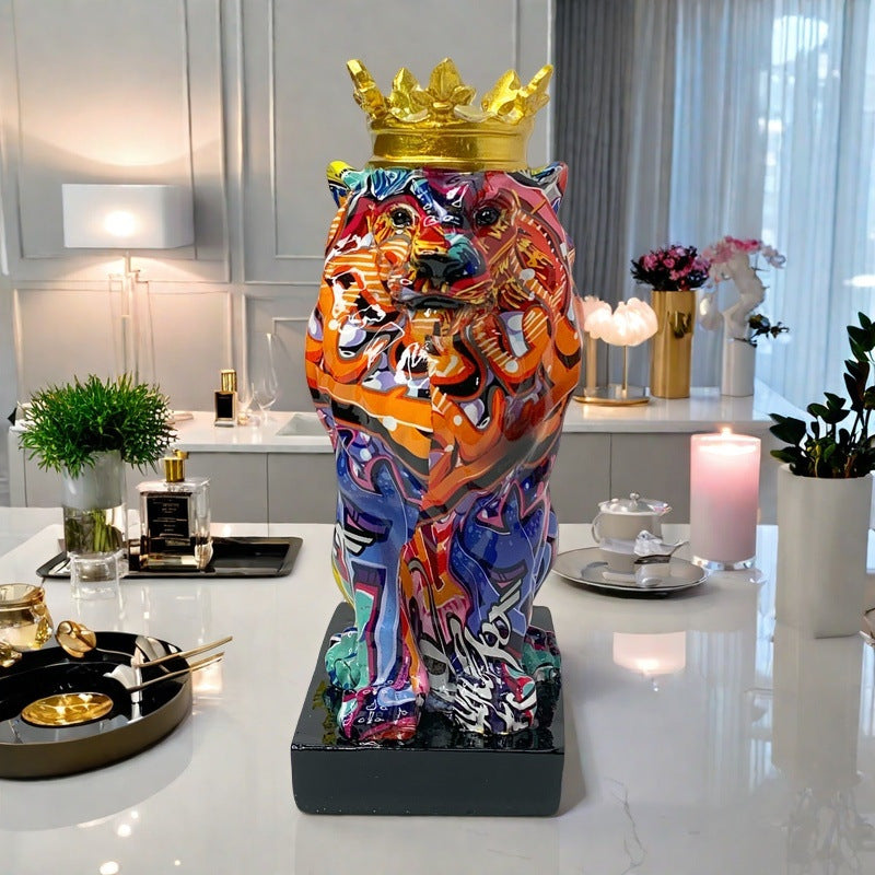Bunte Löwen Skulptur mit Krone Karnz
