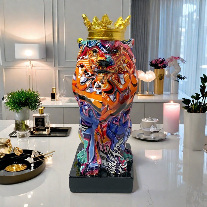 Bunte Löwen Skulptur mit Krone Karnz
