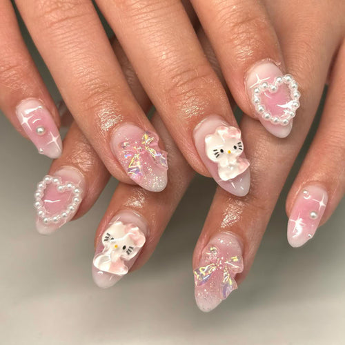 Künstliche Nagelkunst mit verspielten Designs und 3D-Elementen Karnz