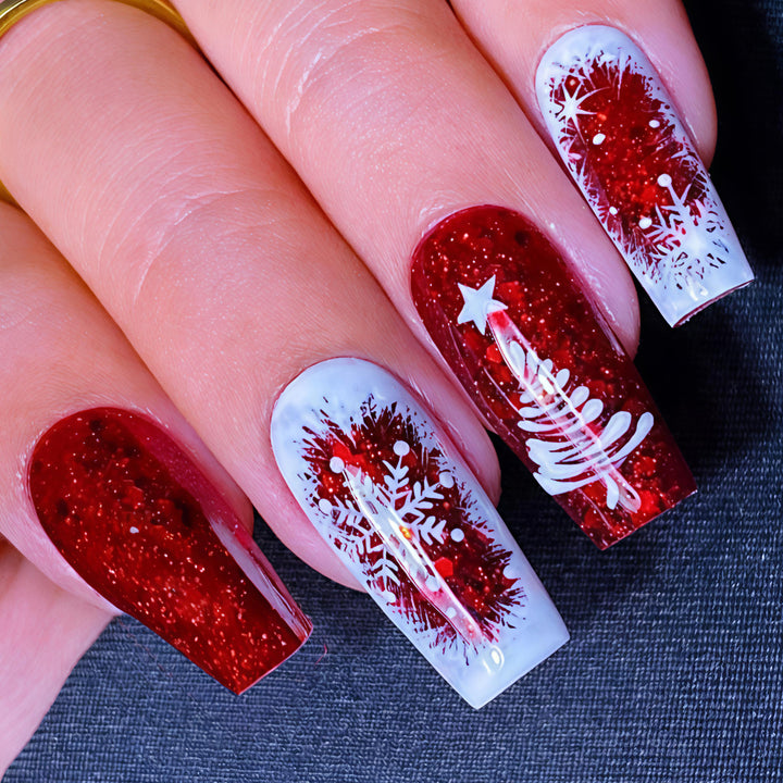Kunstnägel mit Festlichem Weihnachtsdesign Karnz