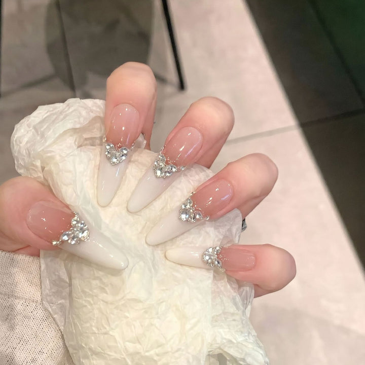 Elegantes Stiletto Press-On Nagelkunst Set Karnz