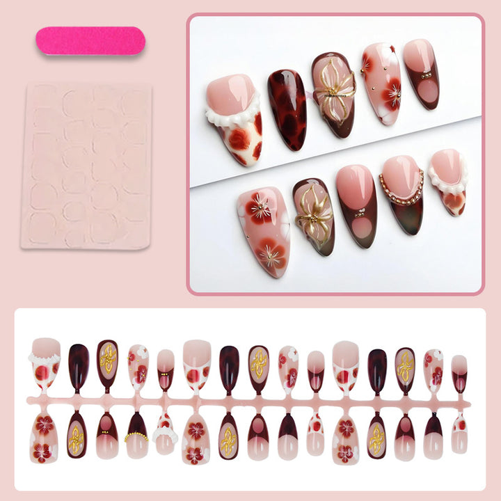 Kunstnagelset mit luxuriösen floralen Designs und Glitzerakzenten Karnz