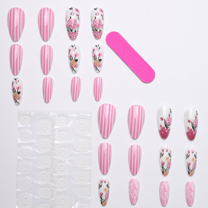 Kunstnägel mit floralen 3D-Verzierungen Karnz