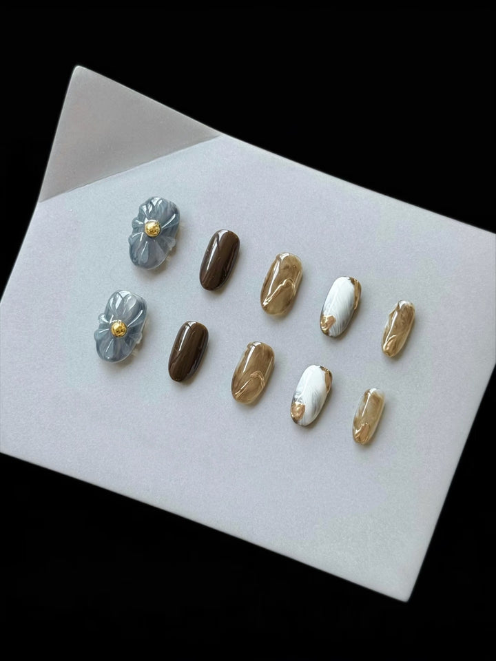 Künstlerisches mit Blumenakzenten verziertes Press-On-Nagel-Set