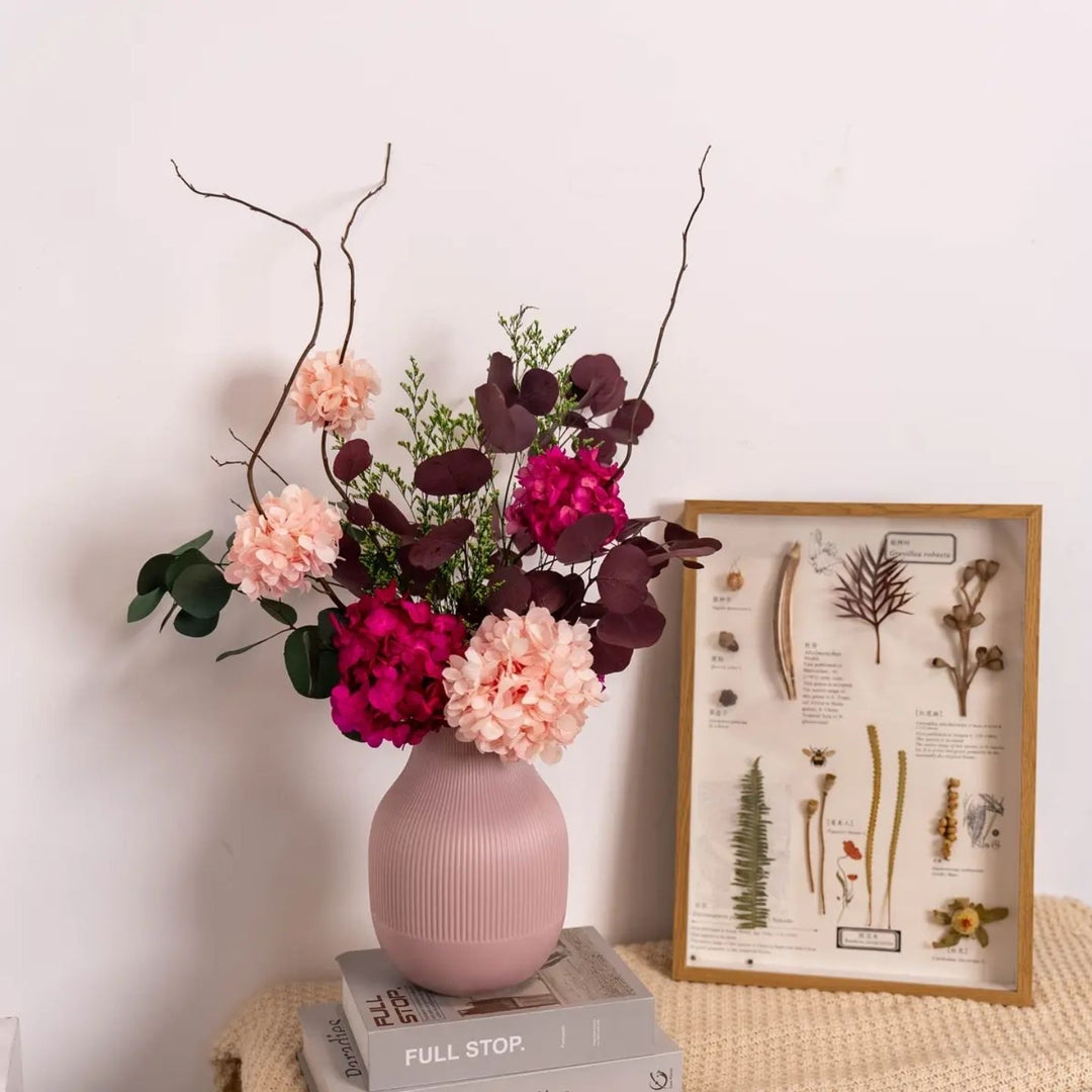 Charmante florale Blumenarrangement