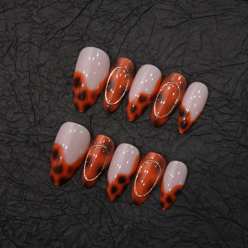 Stylisches Stiletto Press-On-Nagel-Set mit Schmuckakzenten