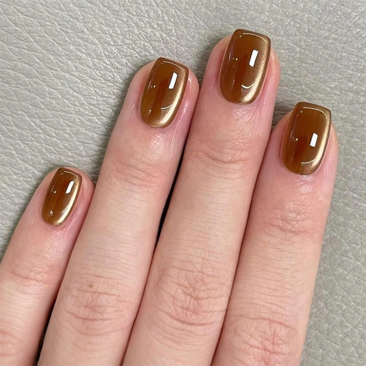 Elegante Press-On-Nägel Kunst mit Metallic-Finish Karnz