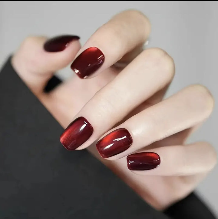 Glänzende rote Press-On-Nagelset Karnz