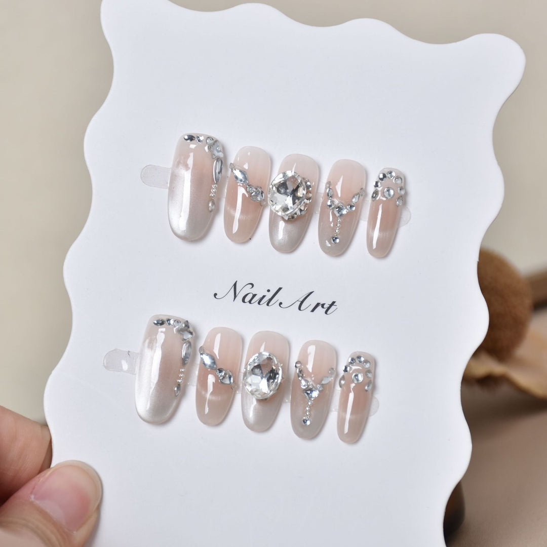 Elegante, mit Kristallen verzierte Press-On-Nagelverlängerungen Karnz