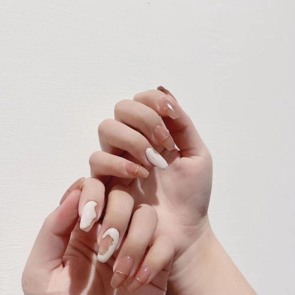 Künstlerisches Press-On-Nagelset mit einzigartigem Design Karnz