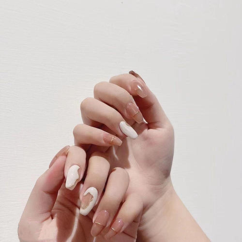 Künstlerisches Press-On-Nagelset mit einzigartigem Design Karnz