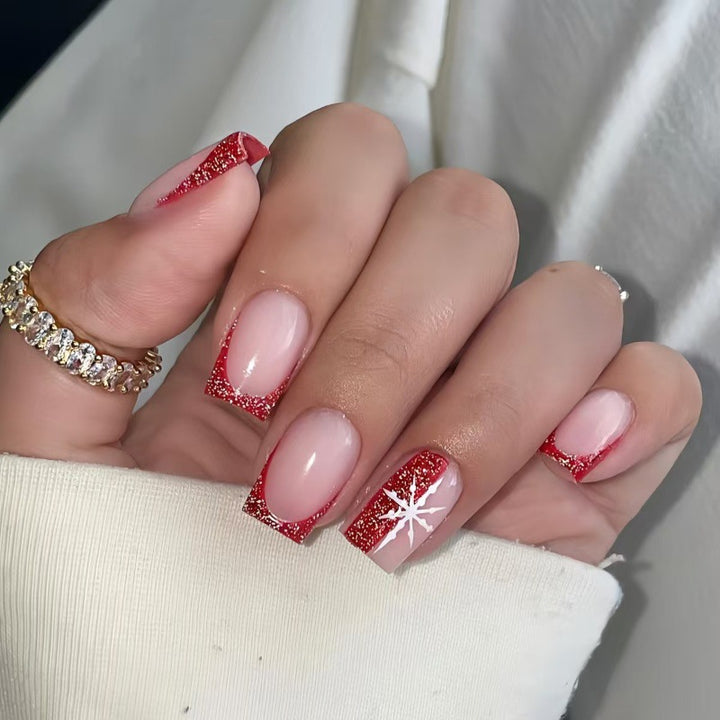 Elegante Kunstnägel mit festlichem Glitzerakzent Karnz