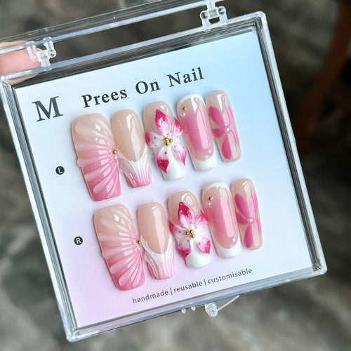 Künstlerisches Press-On-Nagel-Set mit floralen Designs