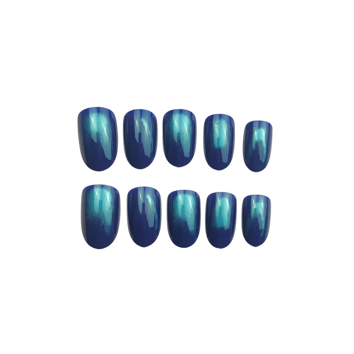 Press-On Nail Set mit stylischem irisierendem Finish Karnz