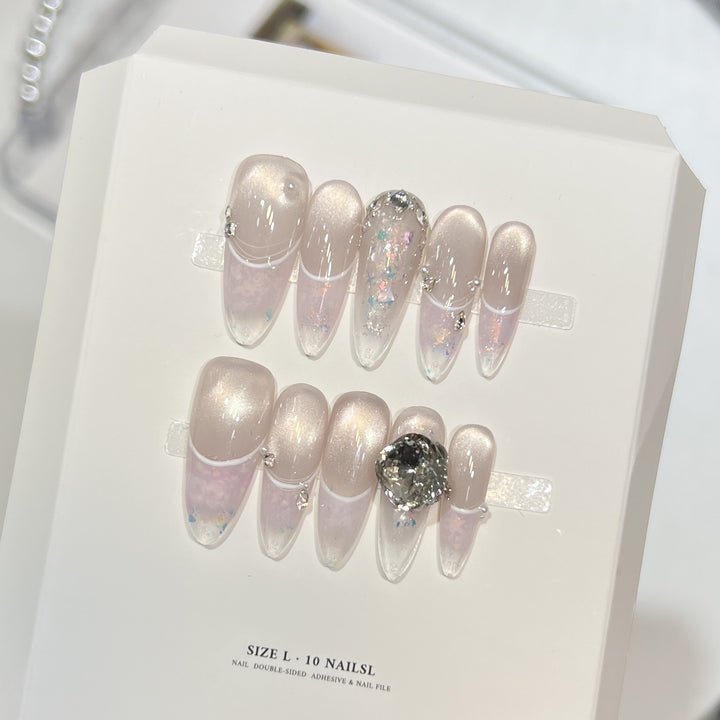 Elegantes Press-On Nagelkunstset mit dekorativen Verzierungen