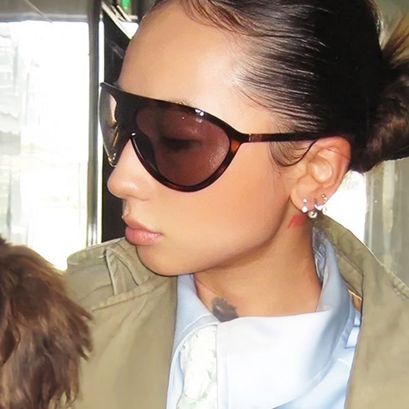 Damen Cat-Eye Sonnenbrille mit einzigartigem Design und schützendem UV-Filter Karnz