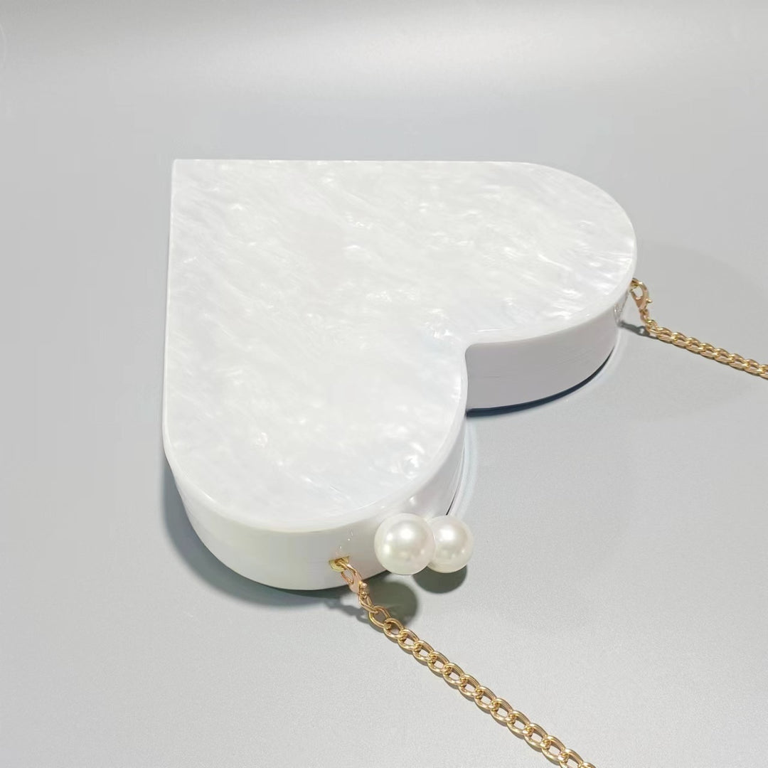 Herzförmige Acryl-Clutch-Tasche