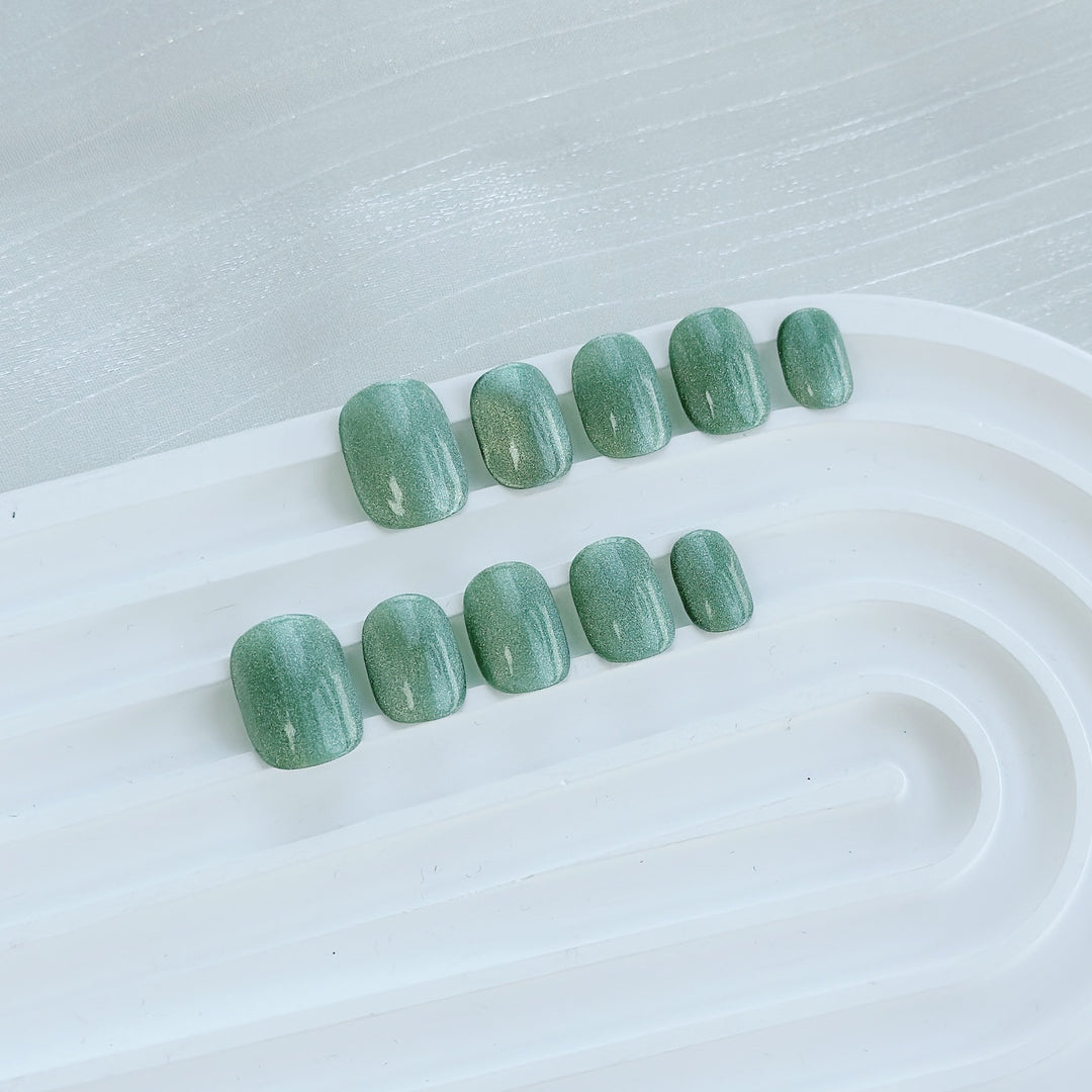 Glänzendes Press-On-Nagelset mit schimmerndem Finish