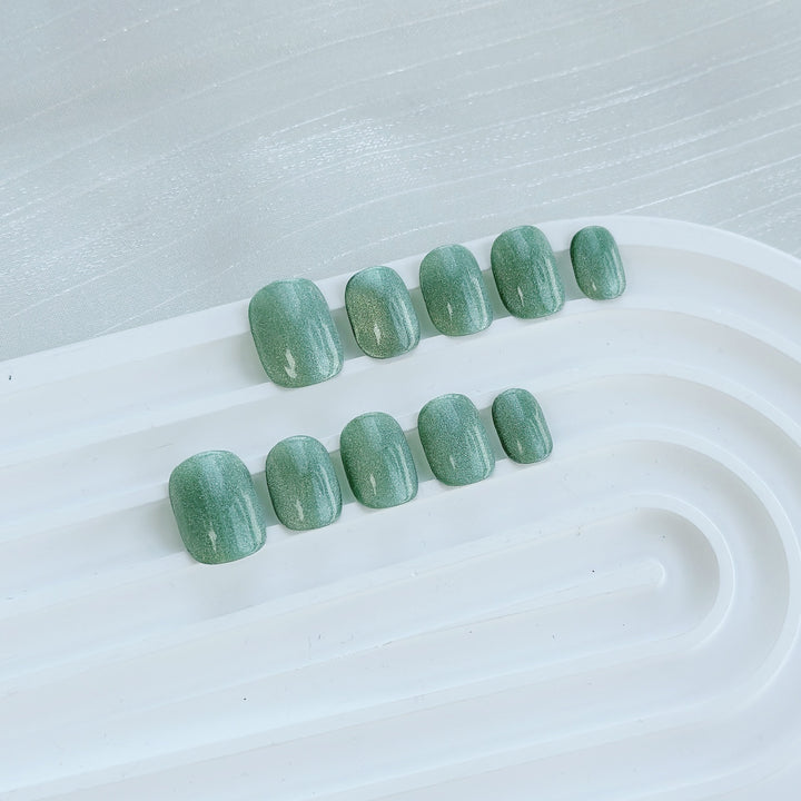 Glänzendes Press-On-Nagelset mit schimmerndem Finish