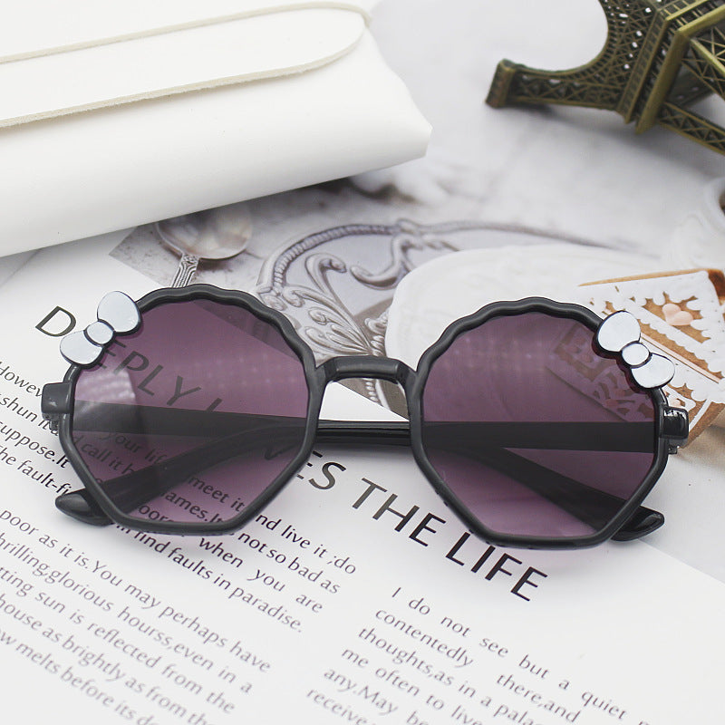 Damen verspielte Sonnenbrille im kreativen Design Karnz