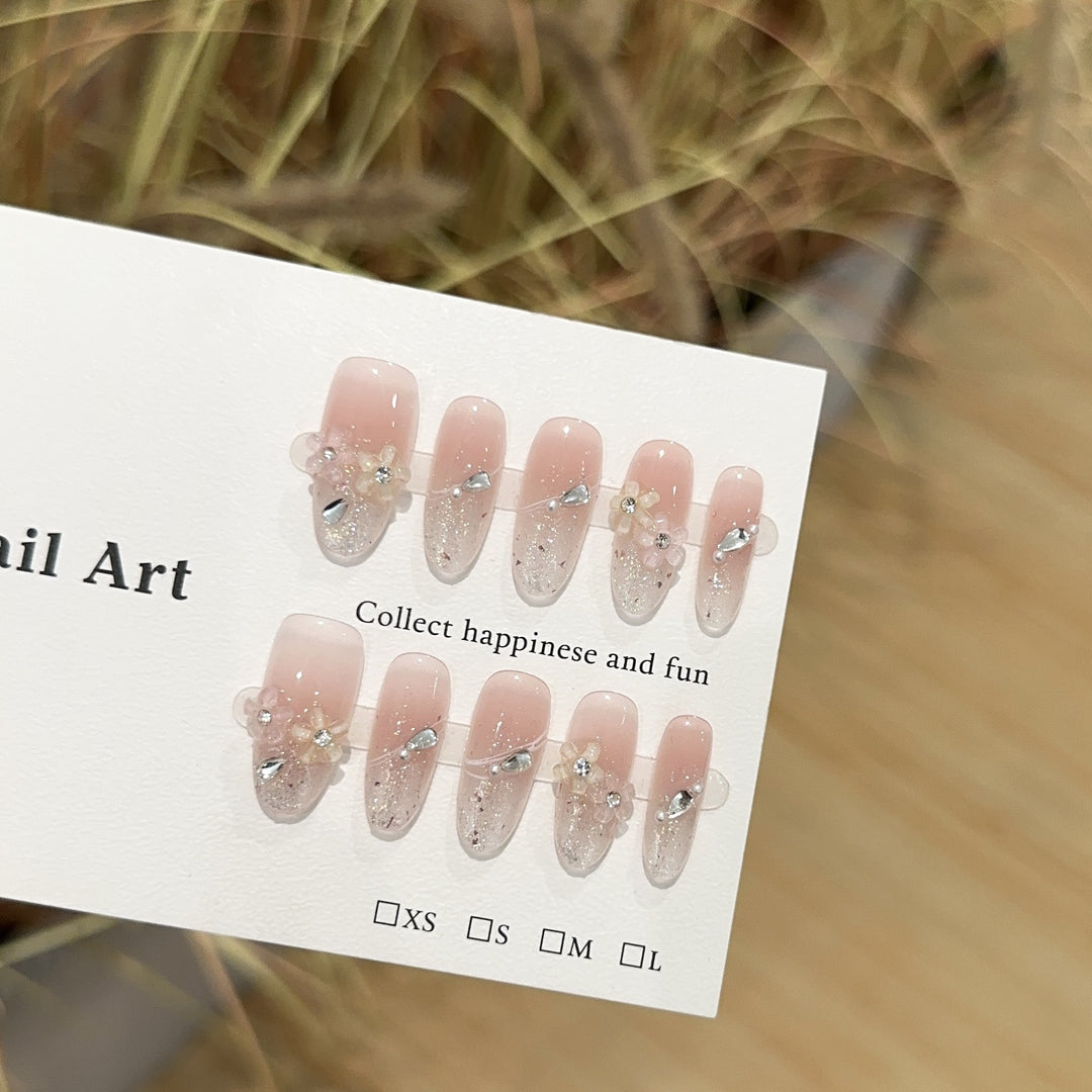 Elegantes floral-inspiriertes Press-On-Nagelkunst-Set