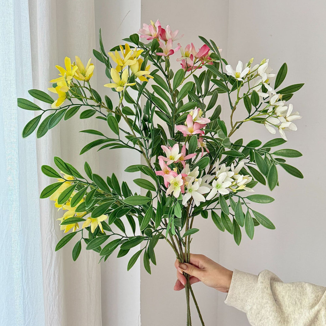 Dekorativer Kunstblütenzweig mit zarten Blüten Karnz