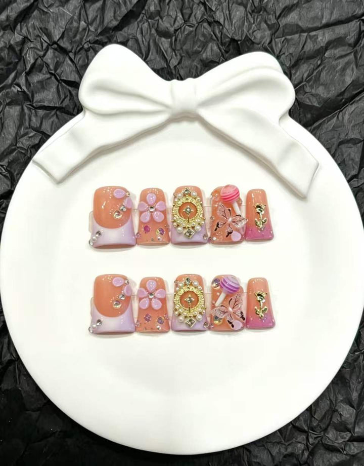 Dekoratives Press-On Nail Art Set mit floralen und Insektenakzenten