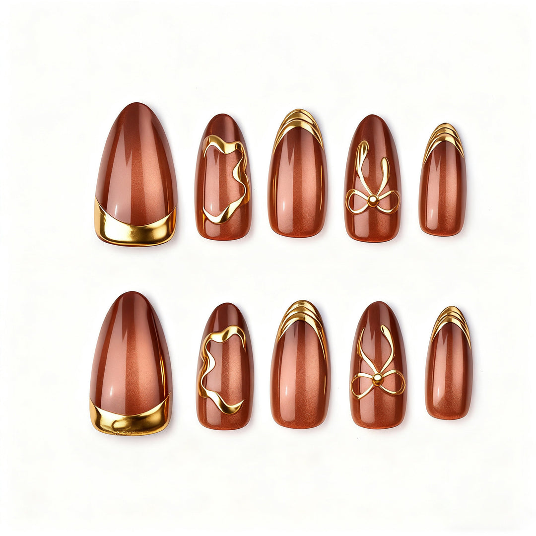 Elegante Kunstnägel mit Goldakzenten Karnz