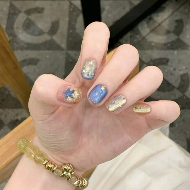 Festliches, von Charakteren inspiriertes Nagelkunst-Set Karnz