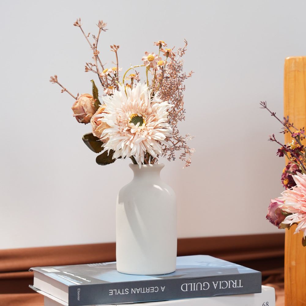 Elegante getrocknete Blumenarrangement