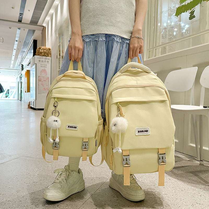 Stylische Multi-Funktions-Rucksack mit dekorativen Merkmalen Karnz