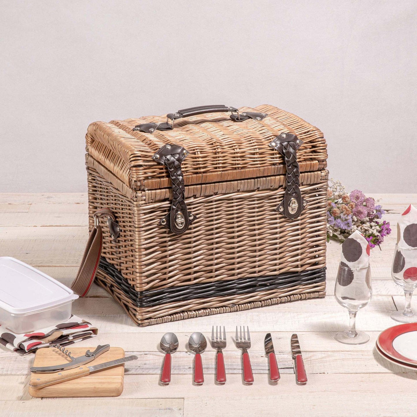 Damen Hochwertiger Picknickkorb mit robusten Ledergriffen Karnz