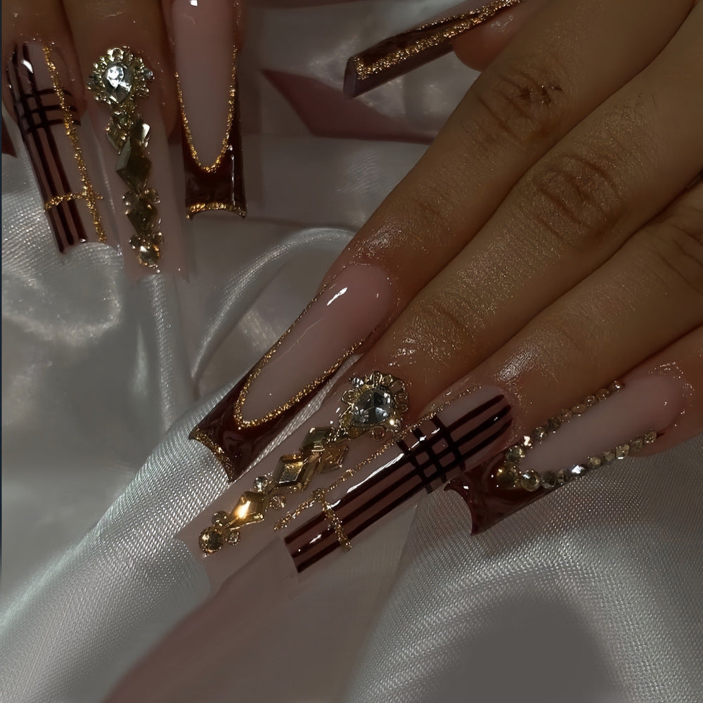 Dekorative Stiletto Nagelkunst Tipps mit Edelsteinen Karnz