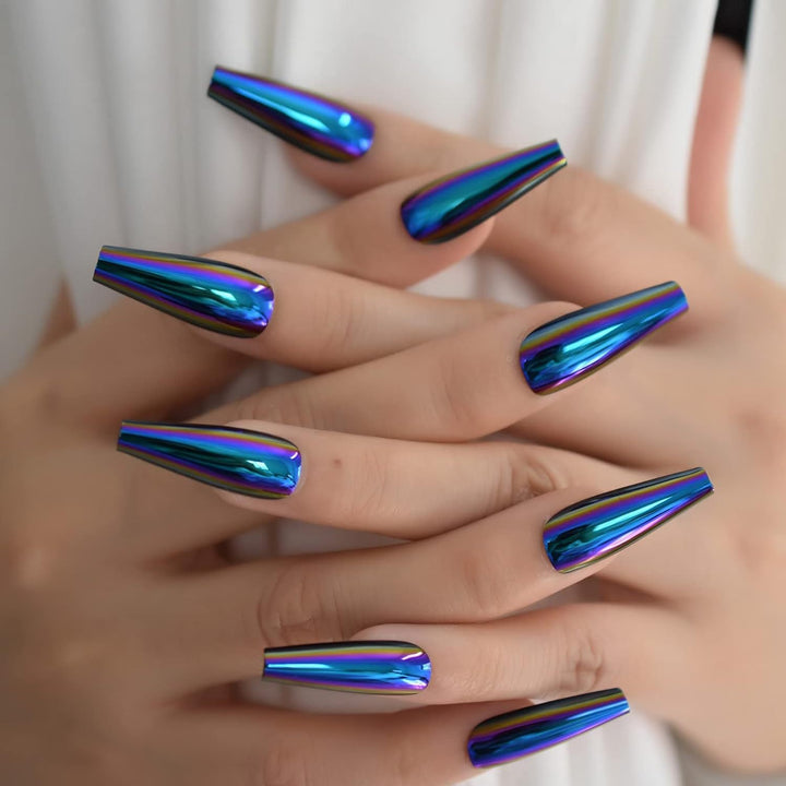 Kunstnagelspitzen mit holographischem Glanz Karnz