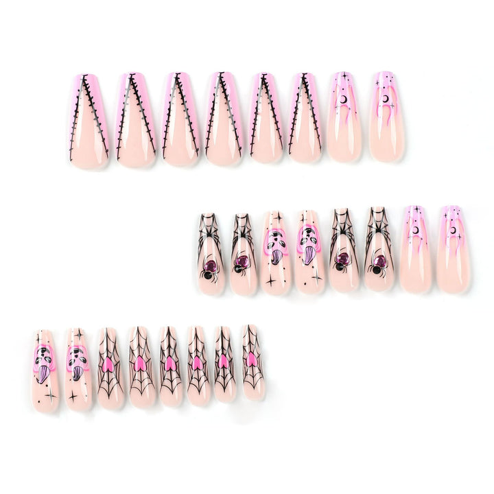 Kreative Nagelkunst mit Spinnennetz und Halloween-Motiv Karnz