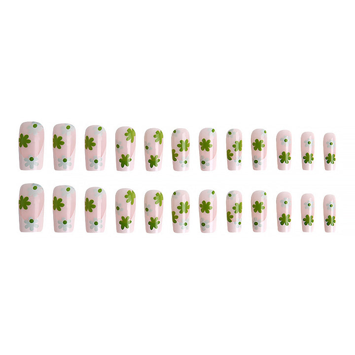 Kunstvolle Nagelspitzen mit Blumenmuster Karnz