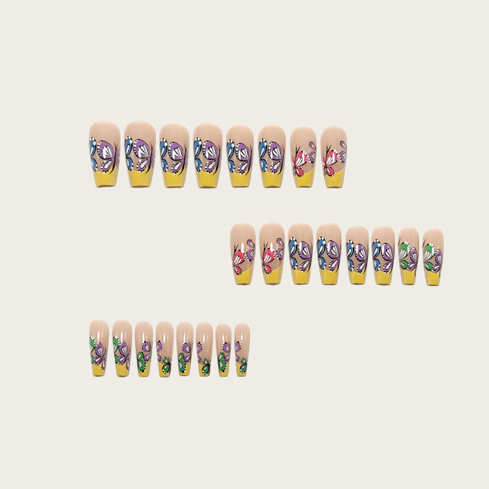Kunstnagelset mit filigranem Schmetterlingsdesign Karnz