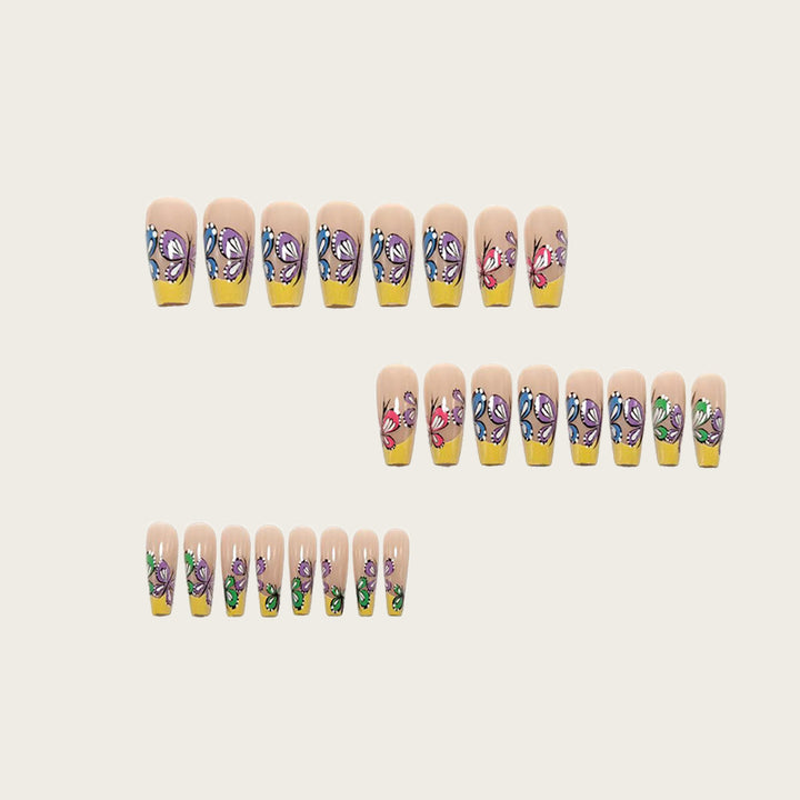 Kunstnagelset mit filigranem Schmetterlingsdesign Karnz