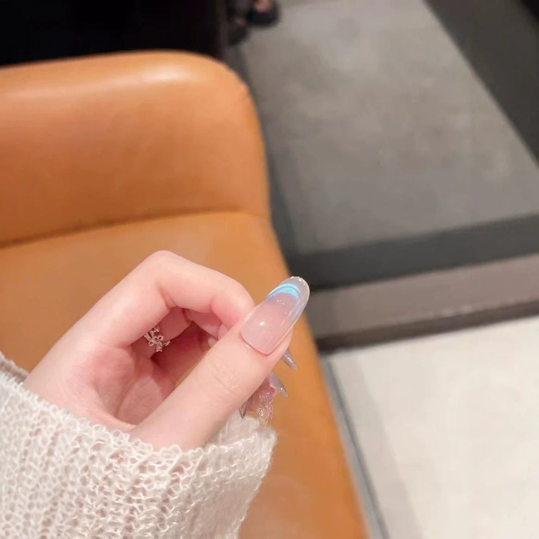 Elegante Ombre-Nagelverlängerungen mit Kristallakzenten
