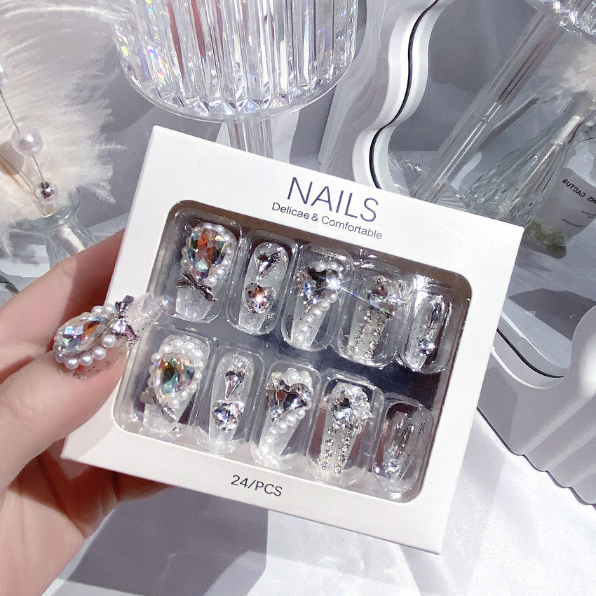 Dekorative, mit Kristallen verzierte Nagelspitzen Karnz