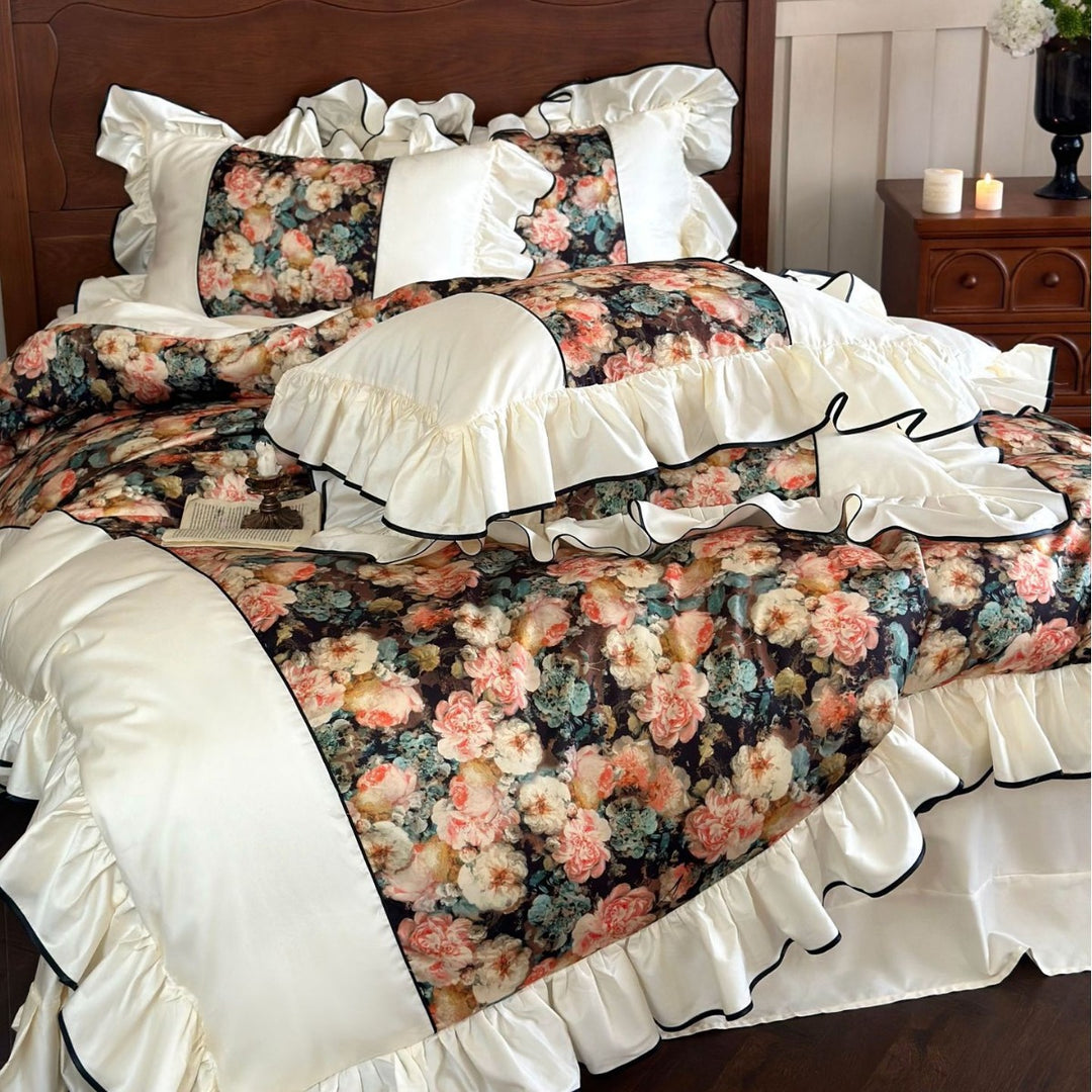 Luxuriöses florales Baumwollsatin-Bettwäsche-Set mit Rüschen und Passe